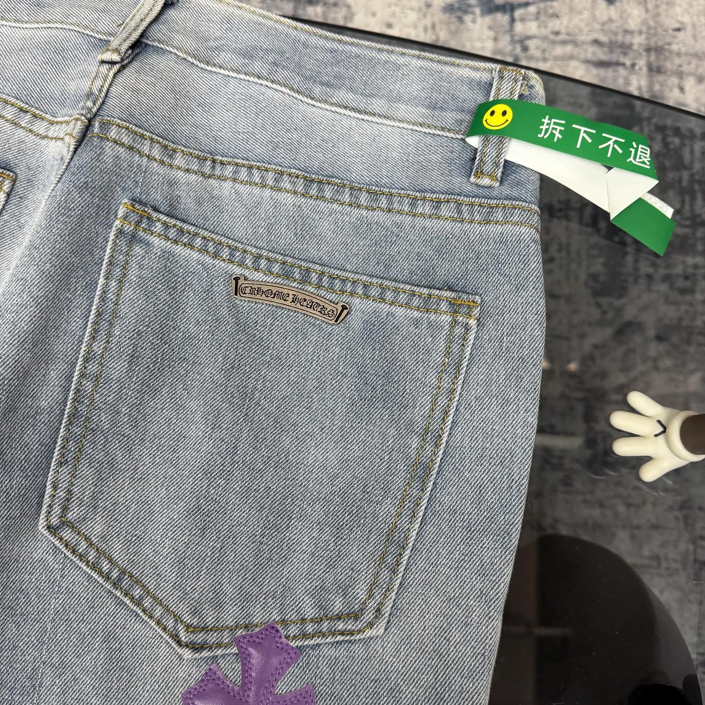P250 Chrome Hearts | 25TX CH Chrome Hearts joint clown limited edition graffiti crocodile leather jeans. Very rare on the market. The 17 crosses on the entire pair of pants are made of three different materials (crocodile skin, lambskin, horse hair). The materials are all real materials. They are not comparable to ordinary styles. A great item to buy 🔥 Color: light blue Size: 28/30/32/34/36 Waist: 72/77/82/87/92 Sitting: 99/104/109/114/119 Pants length: 100/102/104/106/108